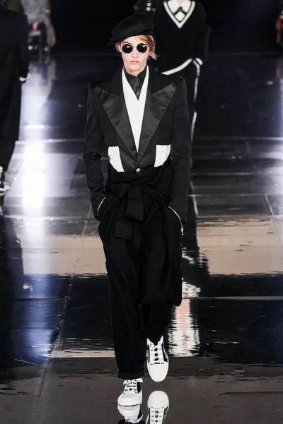 Look 10